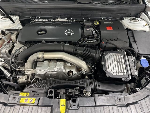 Used 2025 Mercedes-Benz GLB 250 4MATIC image 10