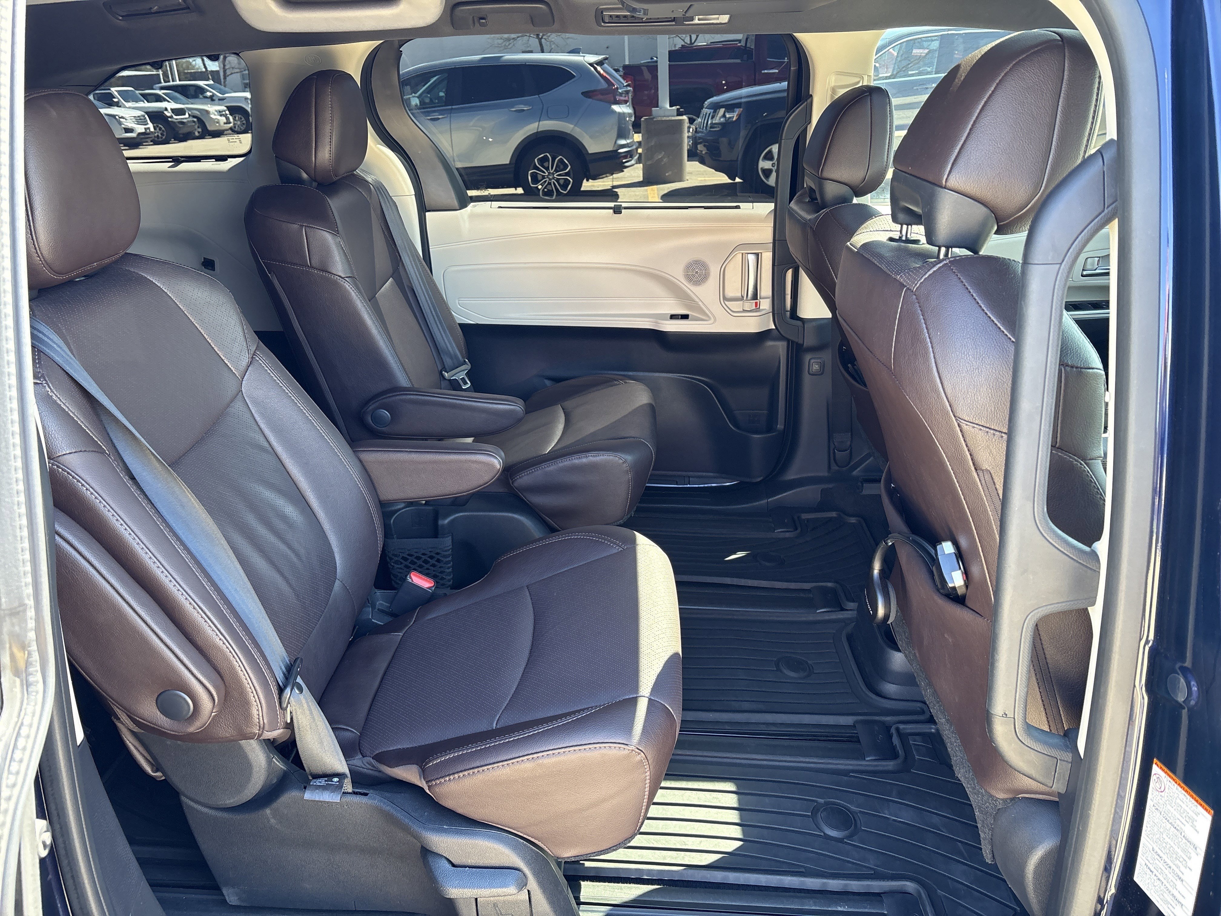 Used 2021 Toyota Sienna Platinum w/ Outdoor Package (TMS) image 17