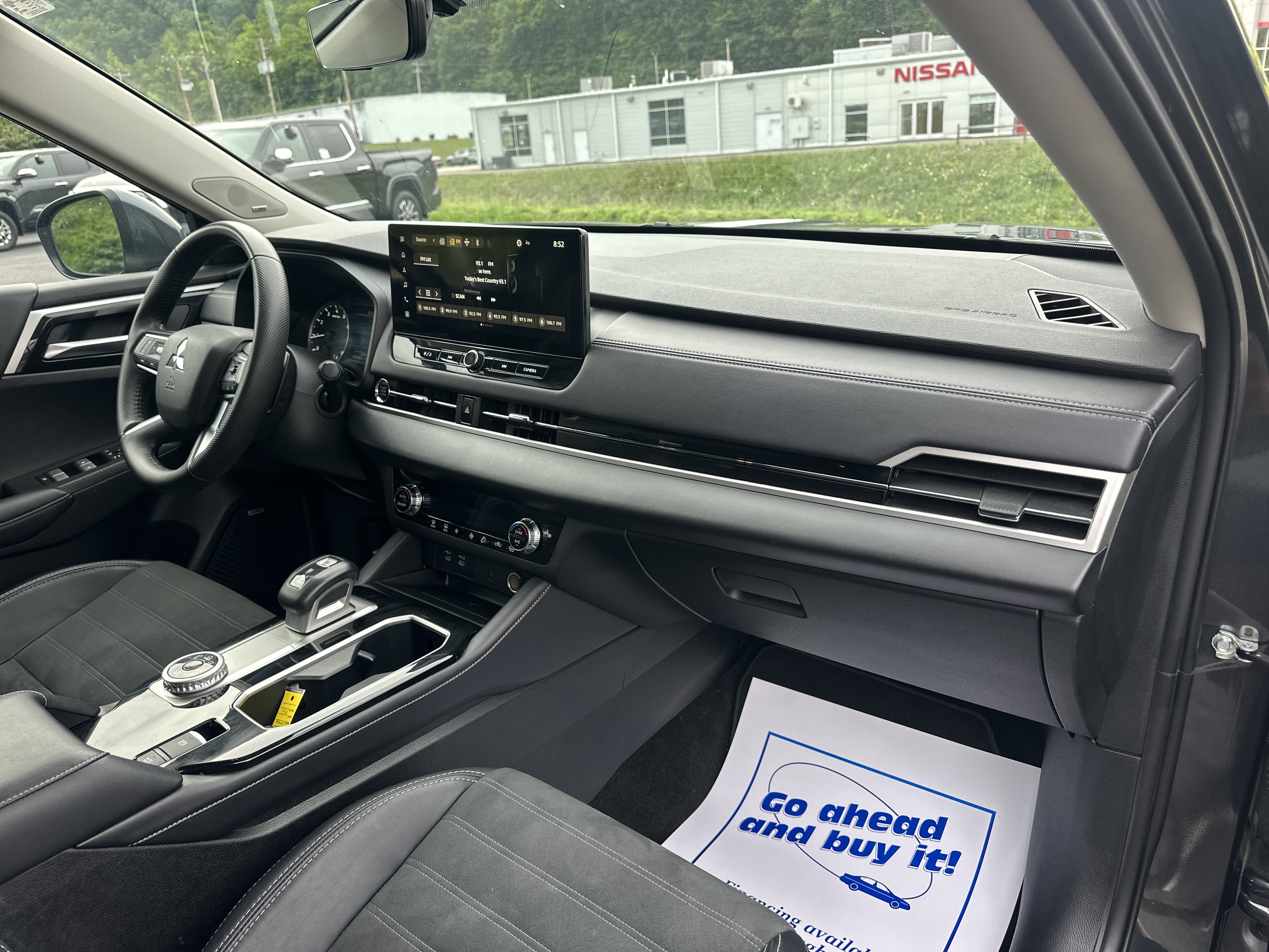 Used 2025 Mitsubishi Outlander SE AWD/4WD image 26