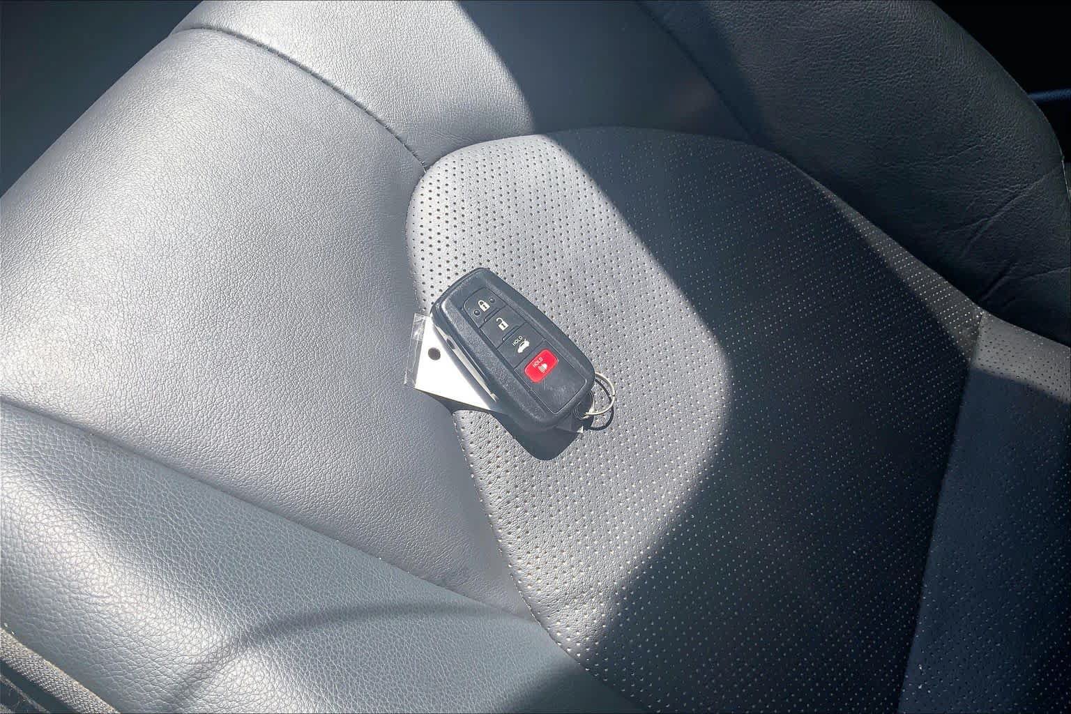 Used 2023 Toyota Camry XSE FWD image 15