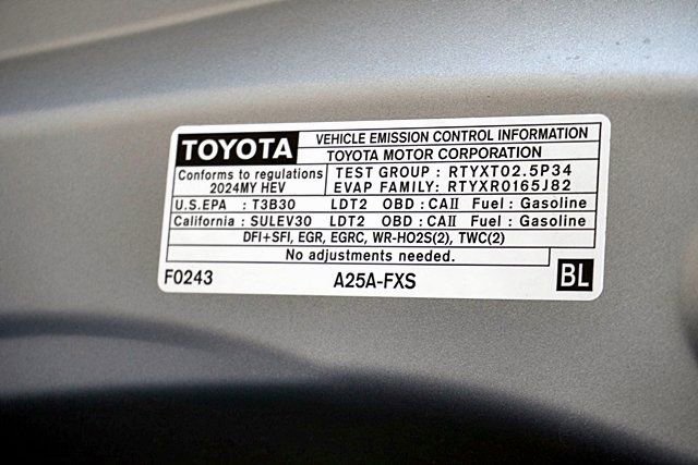 Used 2024 Toyota Highlander XLE AWD/4WD image 34