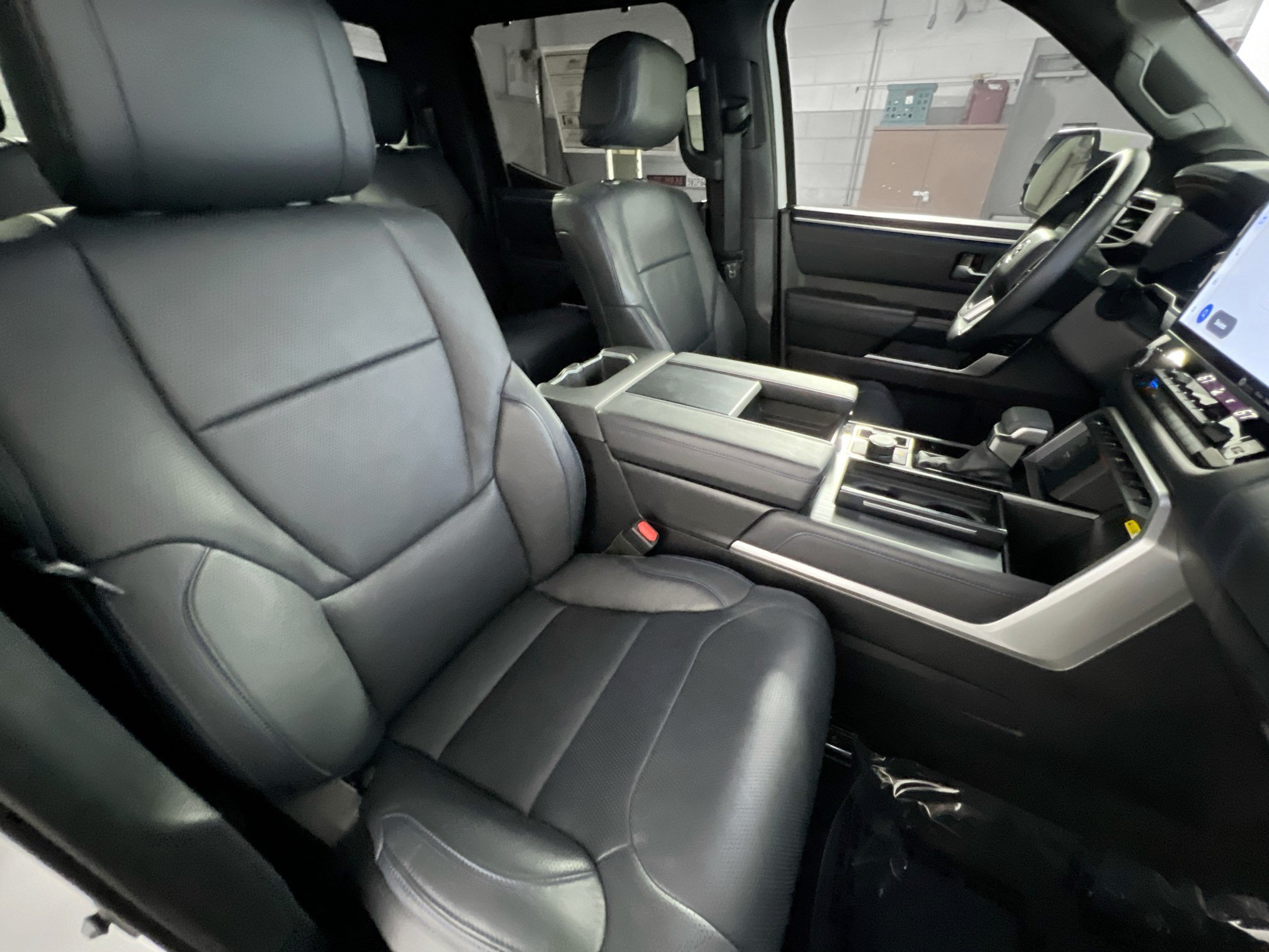 Used 2024 Toyota Tundra Platinum AWD/4WD image 30