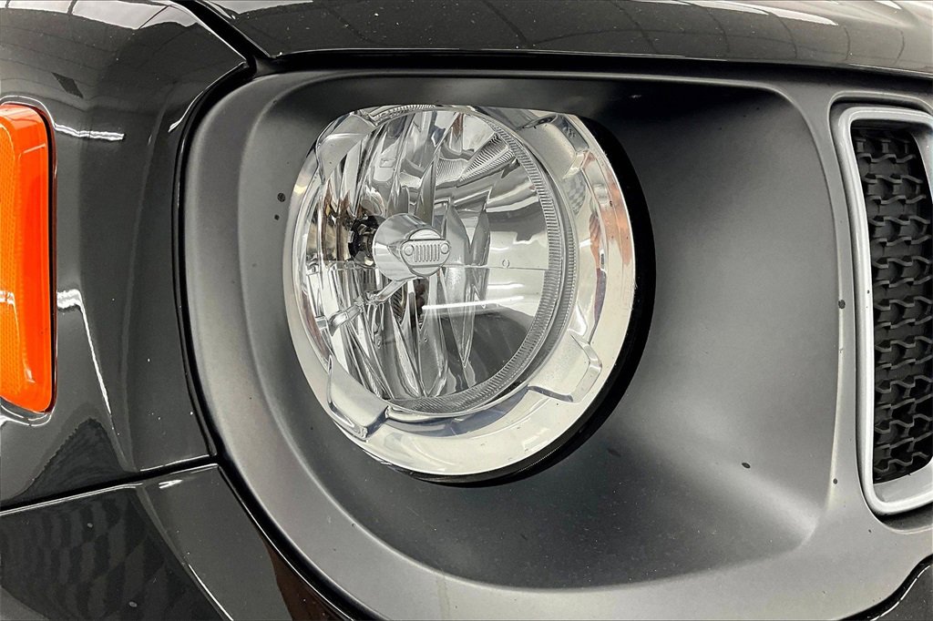 Used 2023 Jeep Renegade Limited image 29