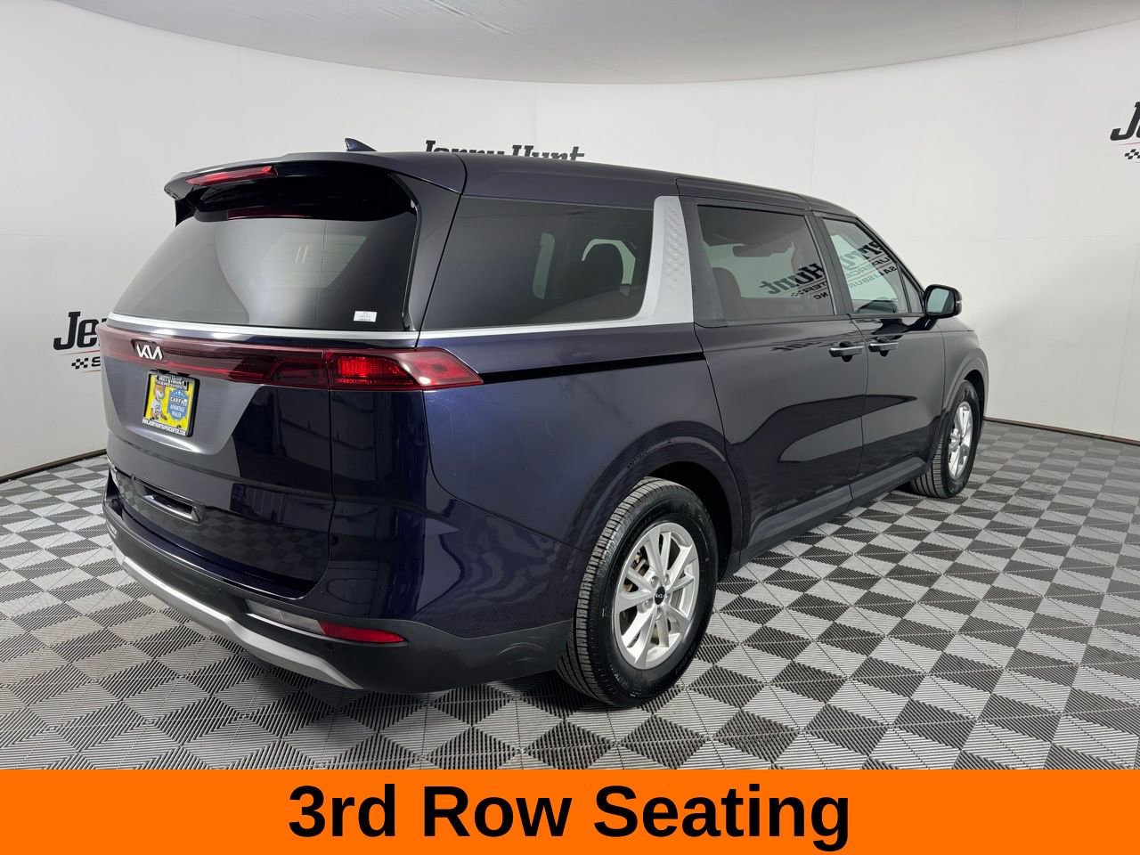 Used 2023 Kia Carnival LX image 7