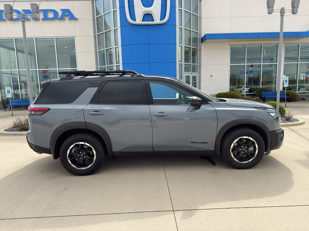 Used 2025 Nissan Pathfinder Rock Creek image 4
