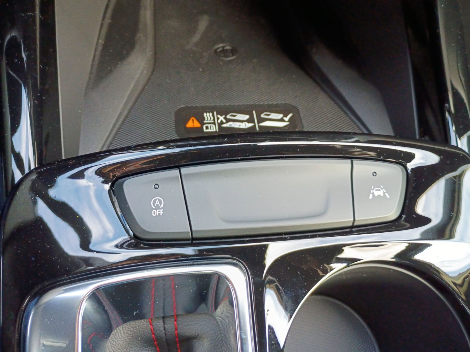 New 2026 Chevrolet Trax RS w/ Sunroof Package image 32