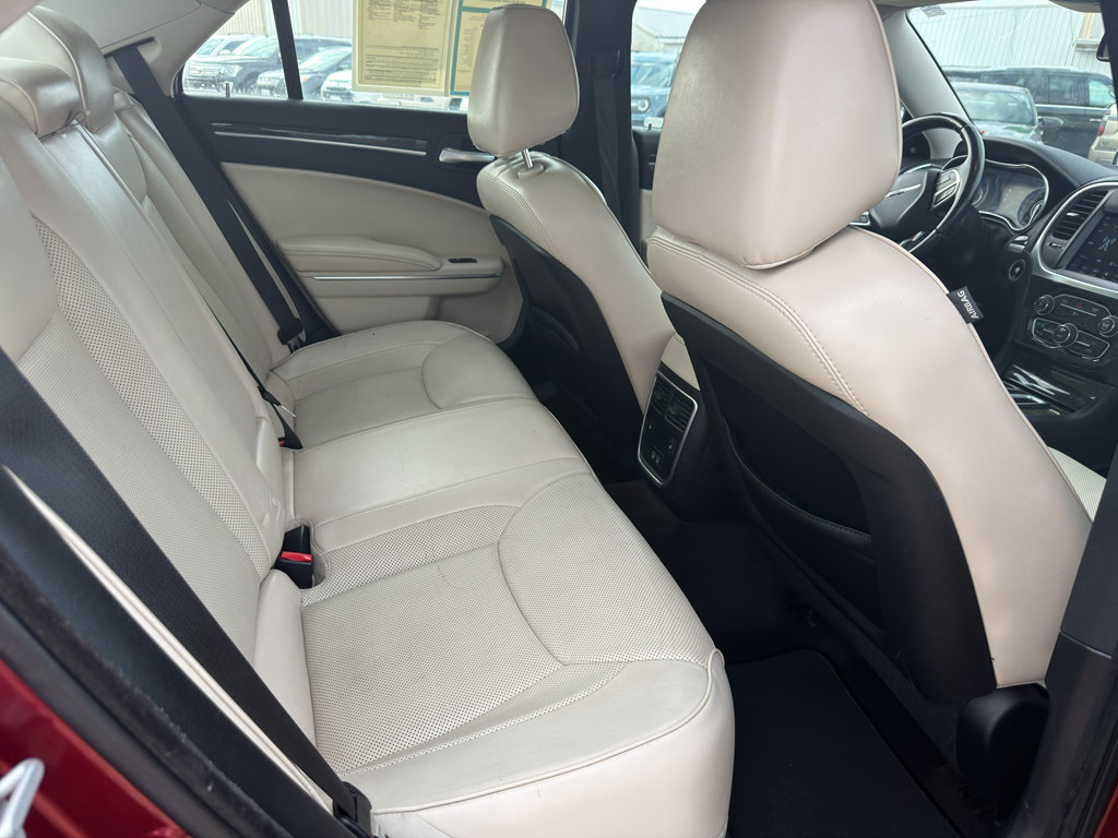 Used 2018 Chrysler 300 Limited RWD image 24