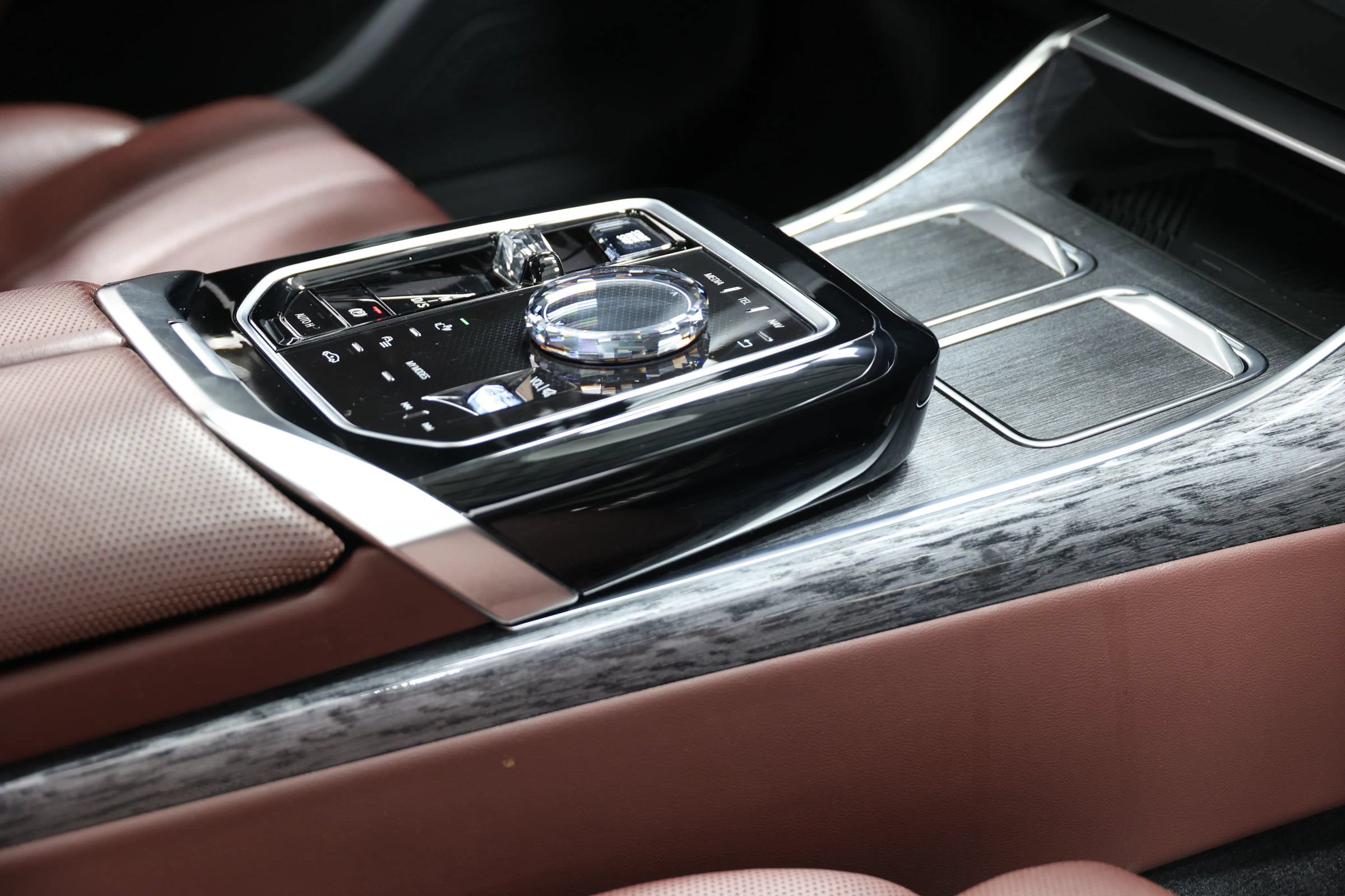 Used 2023 BMW 740i w/ Parking Assistance Package RWD image 96