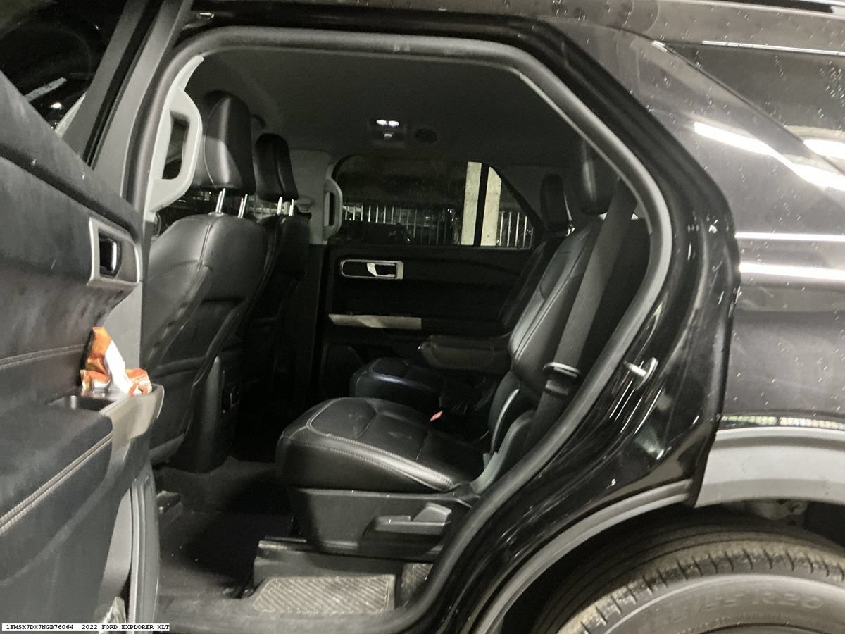 Used 2022 Ford Explorer XLT w/ Equipment Group 202A RWD image 9