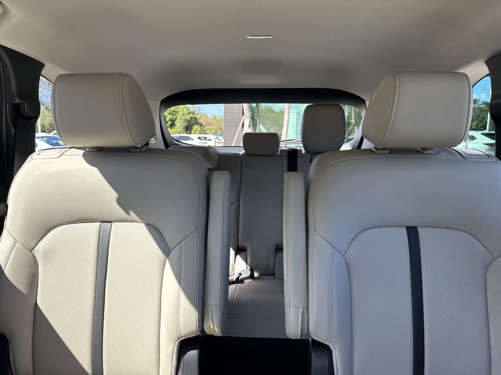 Certified 2025 MAZDA CX-90 3.3 Turbo w/ Preferred Package image 19