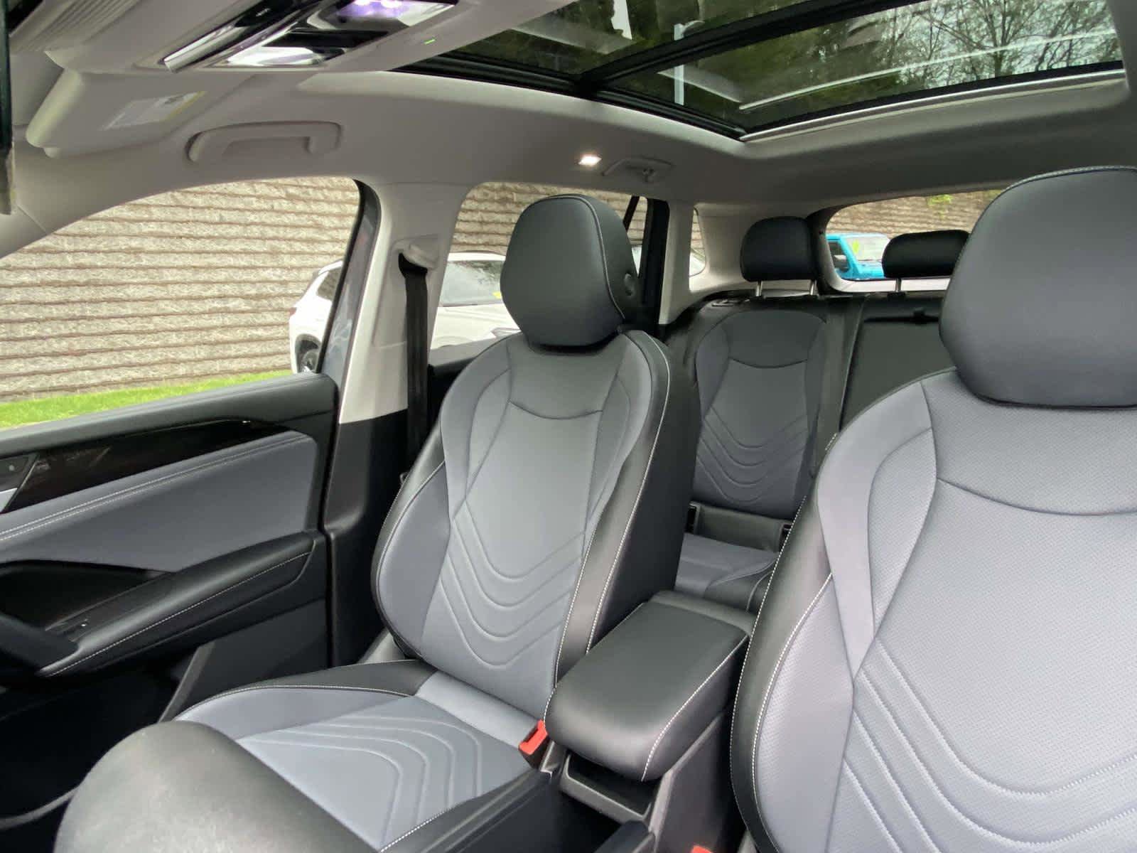 Certified 2026 Volkswagen Tiguan SE w/ Panoramic Sunroof Package AWD/4WD image 15