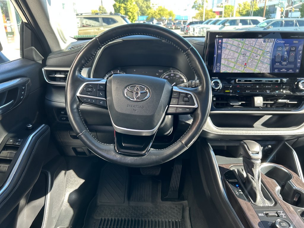 Certified 2022 Toyota Highlander Platinum AWD/4WD image 14