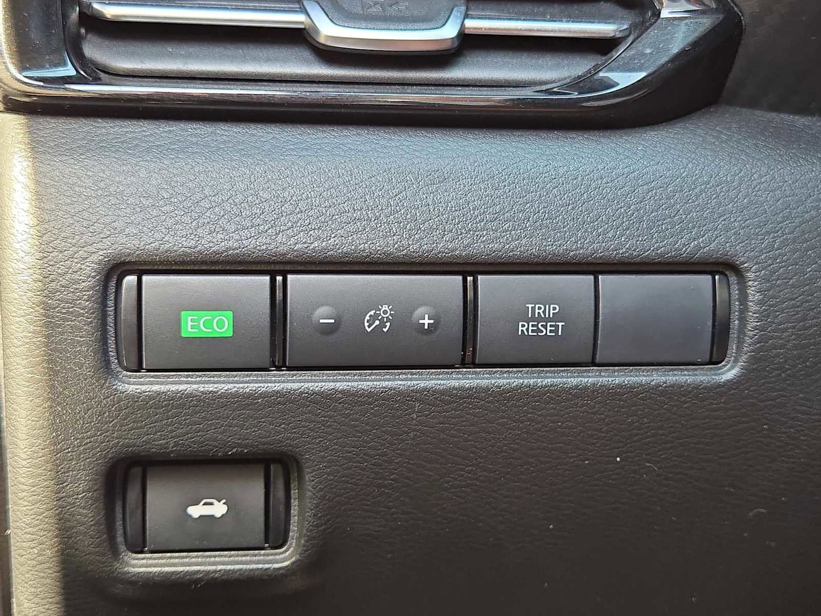 Used 2023 Nissan Sentra SR w/ SR Premium Package image 21