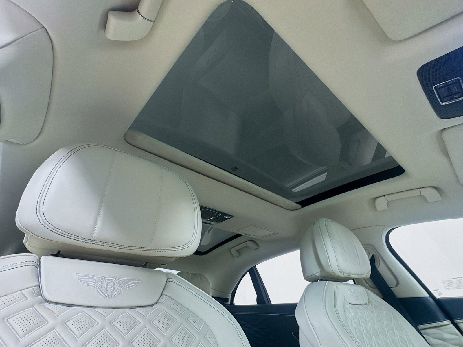 Used 2022 Bentley Flying Spur W12 image 22