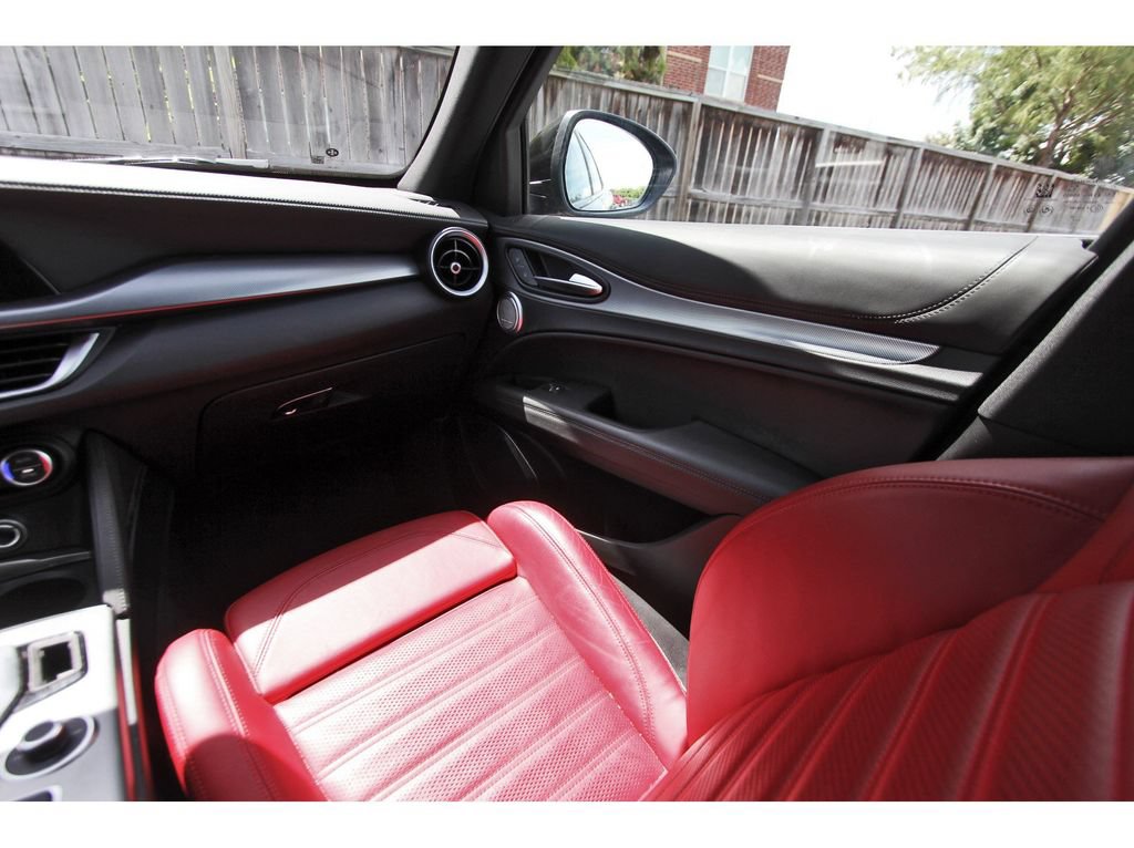 Used 2023 Alfa Romeo Stelvio Veloce AWD/4WD image 11