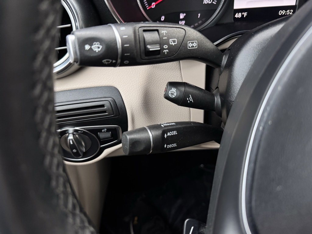 Used 2018 Mercedes-Benz GLC 300 4MATIC image 26