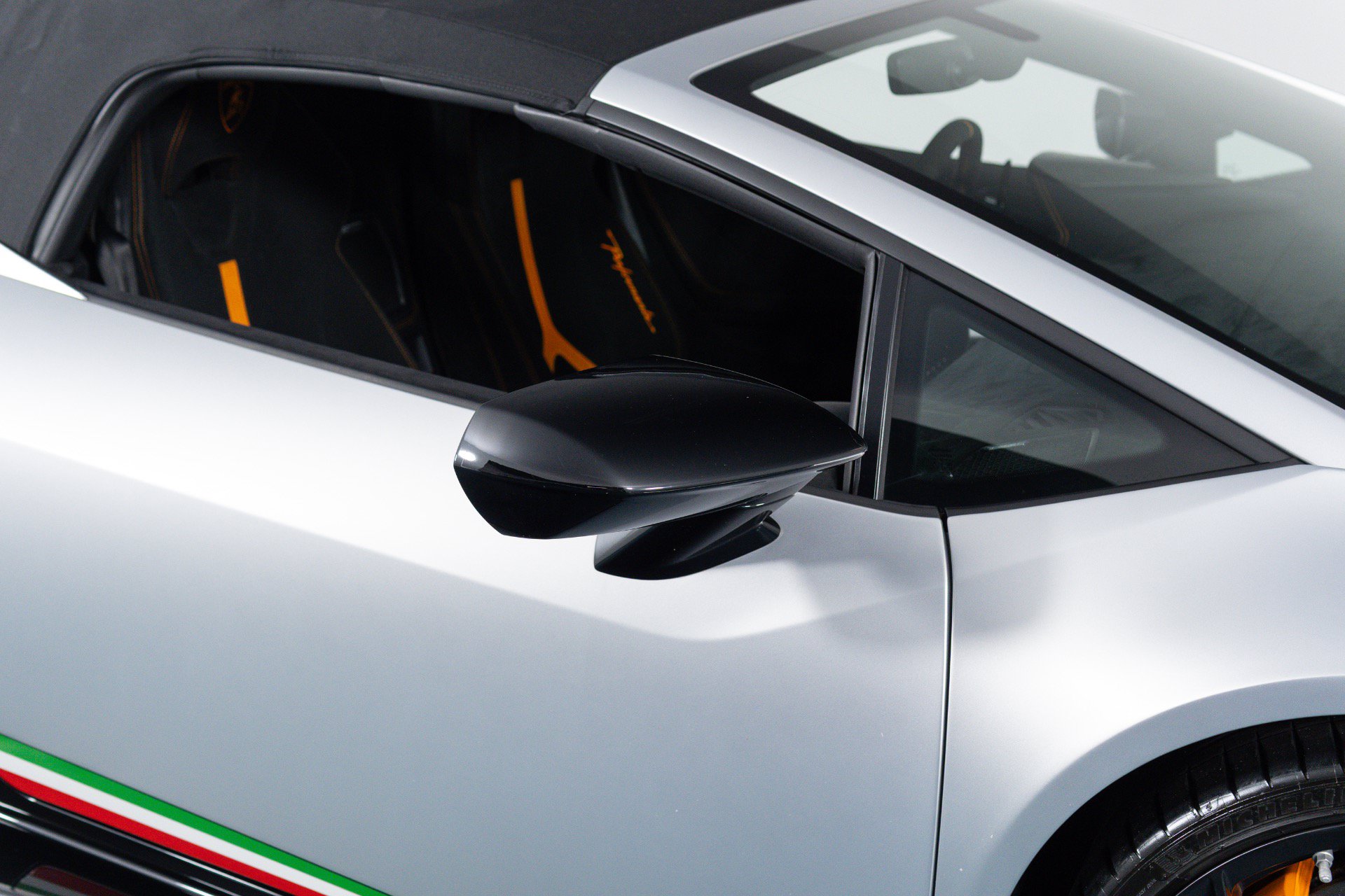 Used 2018 Lamborghini Huracan Performante AWD/4WD image 18