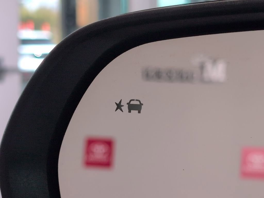 Used 2025 Chevrolet Traverse LT image 20