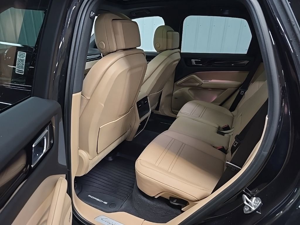 Used 2022 Porsche Cayenne image 32