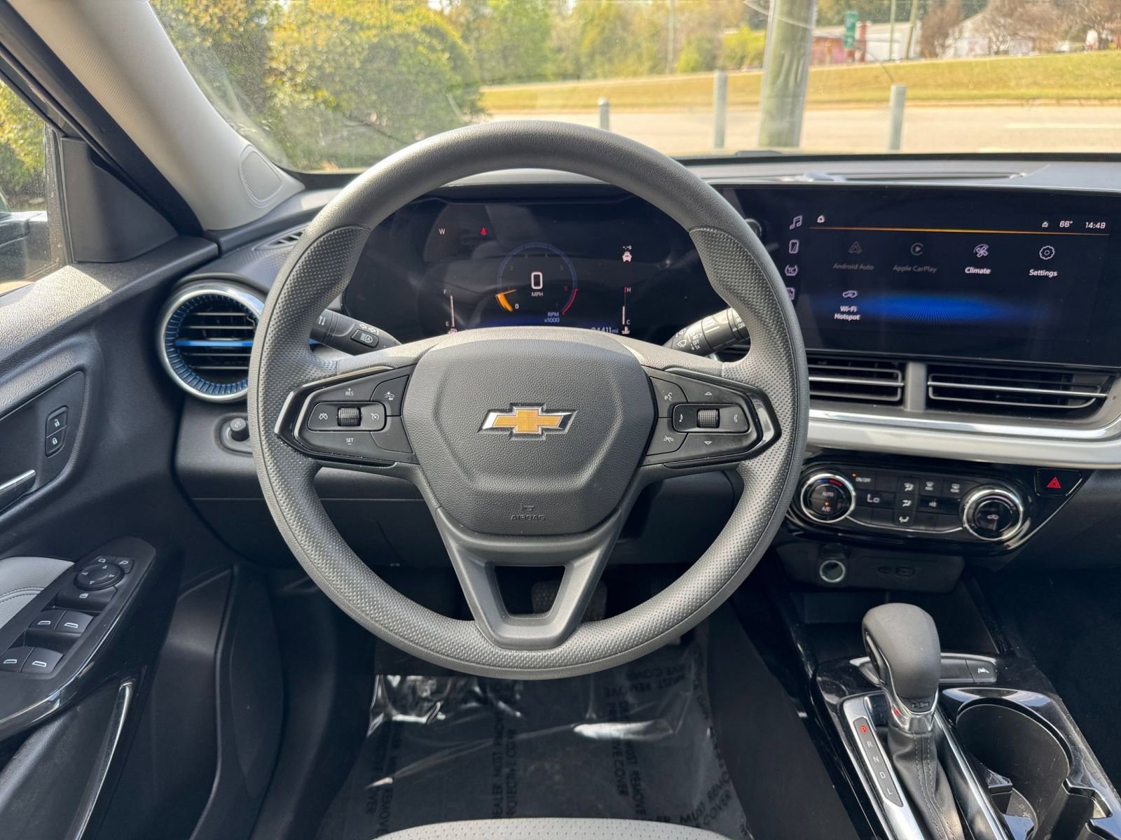 Used 2025 Chevrolet Trax LT image 30