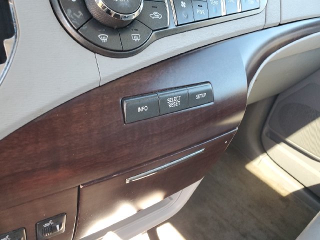 Used 2011 Toyota Sienna XLE FWD image 16