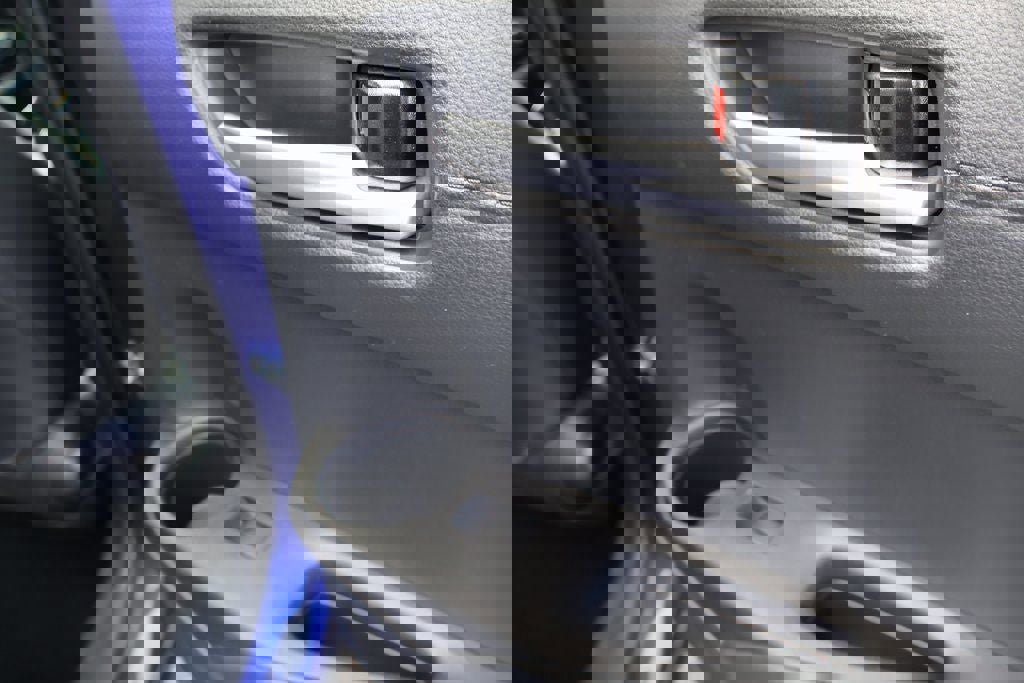 Used 2023 Toyota Corolla Cross AWD Hybrid image 17