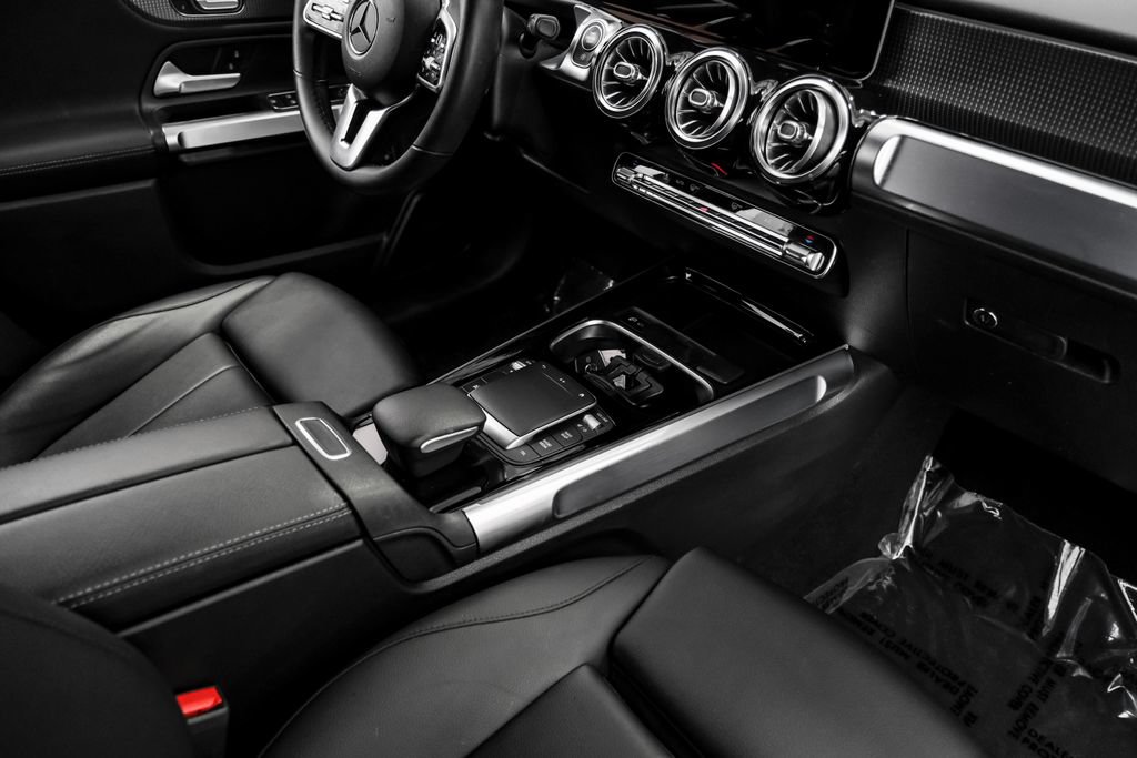 Used 2021 Mercedes-Benz GLB 250 w/ Premium Package image 25