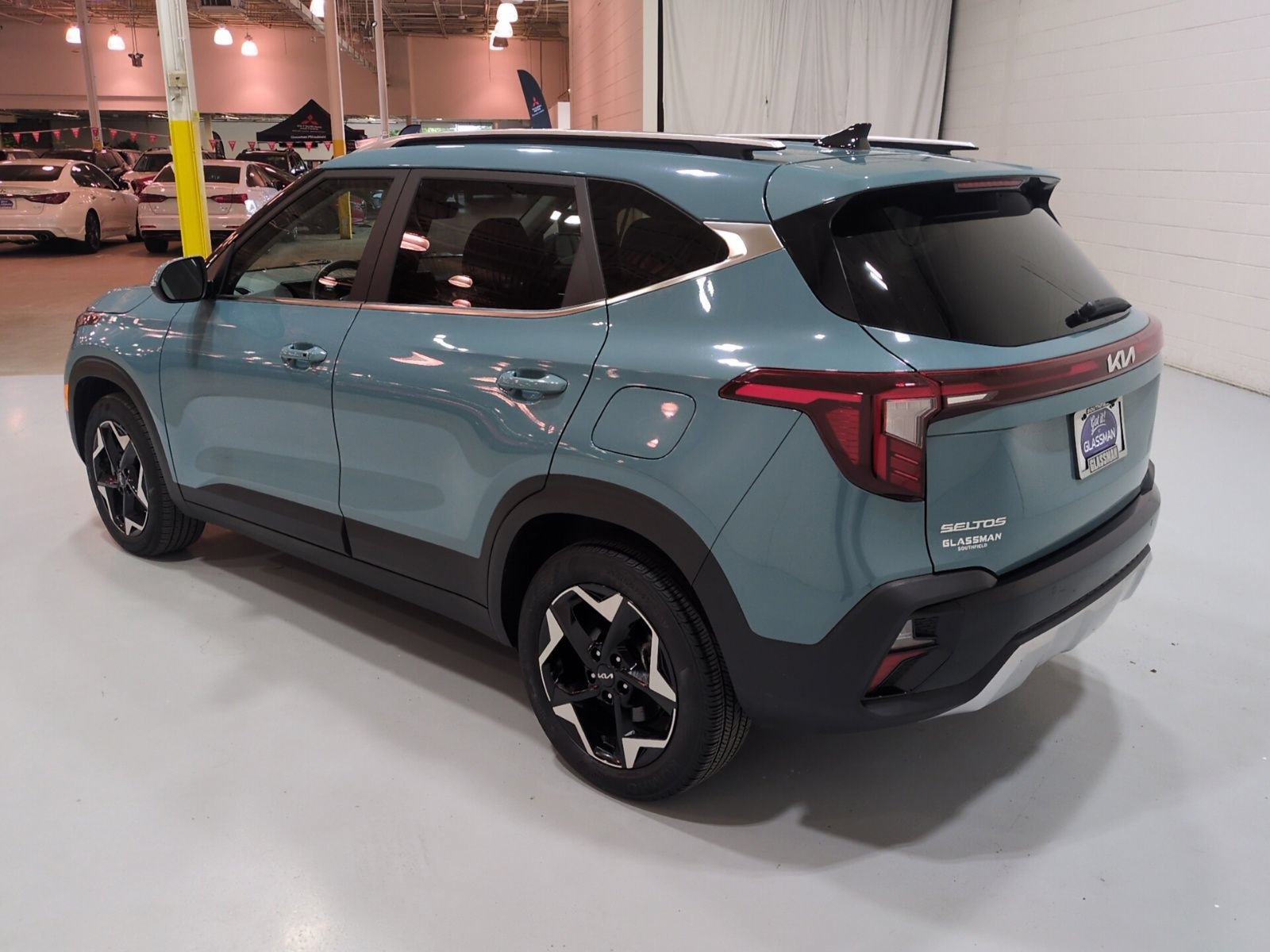 Certified 2025 Kia Seltos EX w/ EX Sunroof Package AWD/4WD image 5