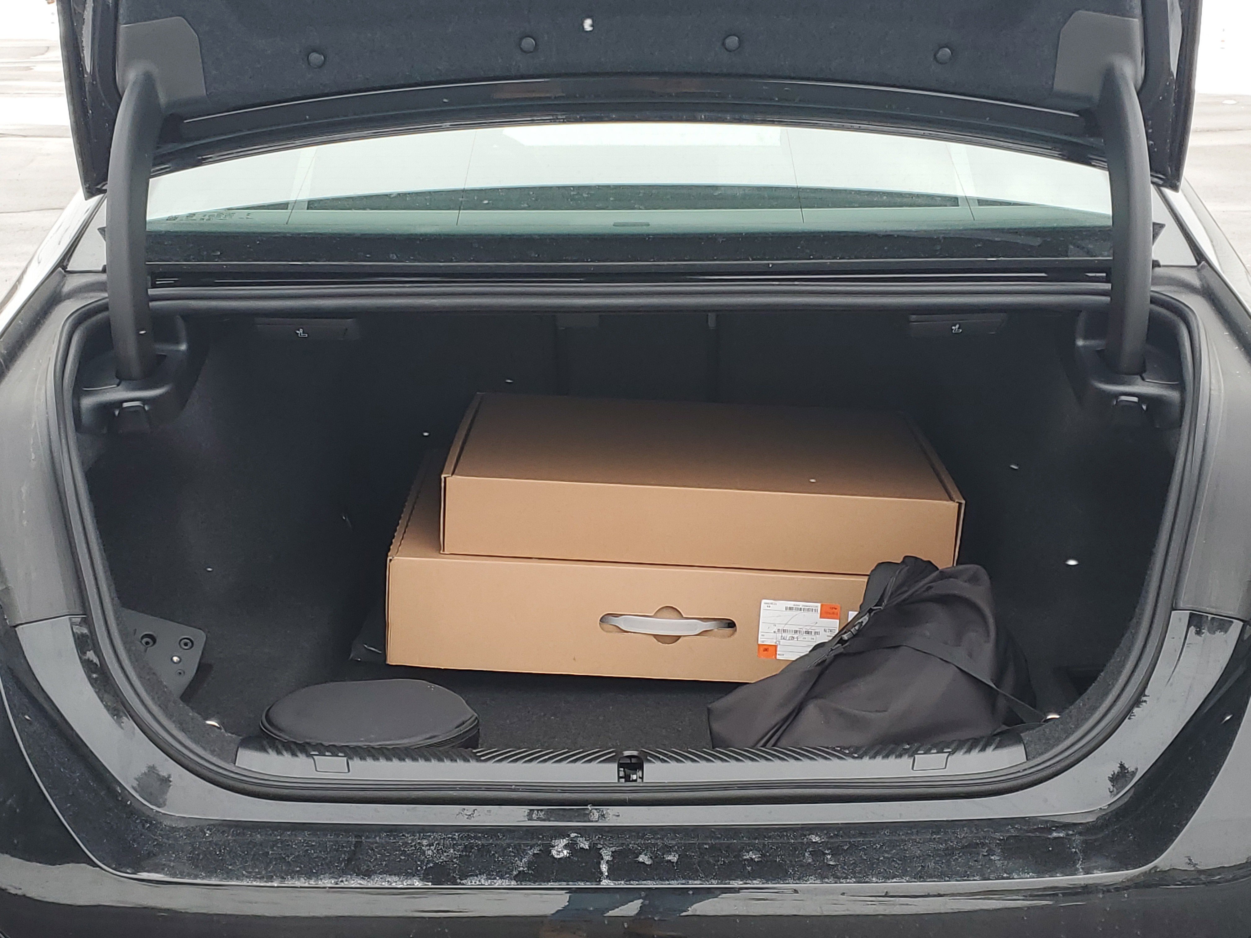 New 2026 BMW 550e xDrive w/ Executive Package image 25