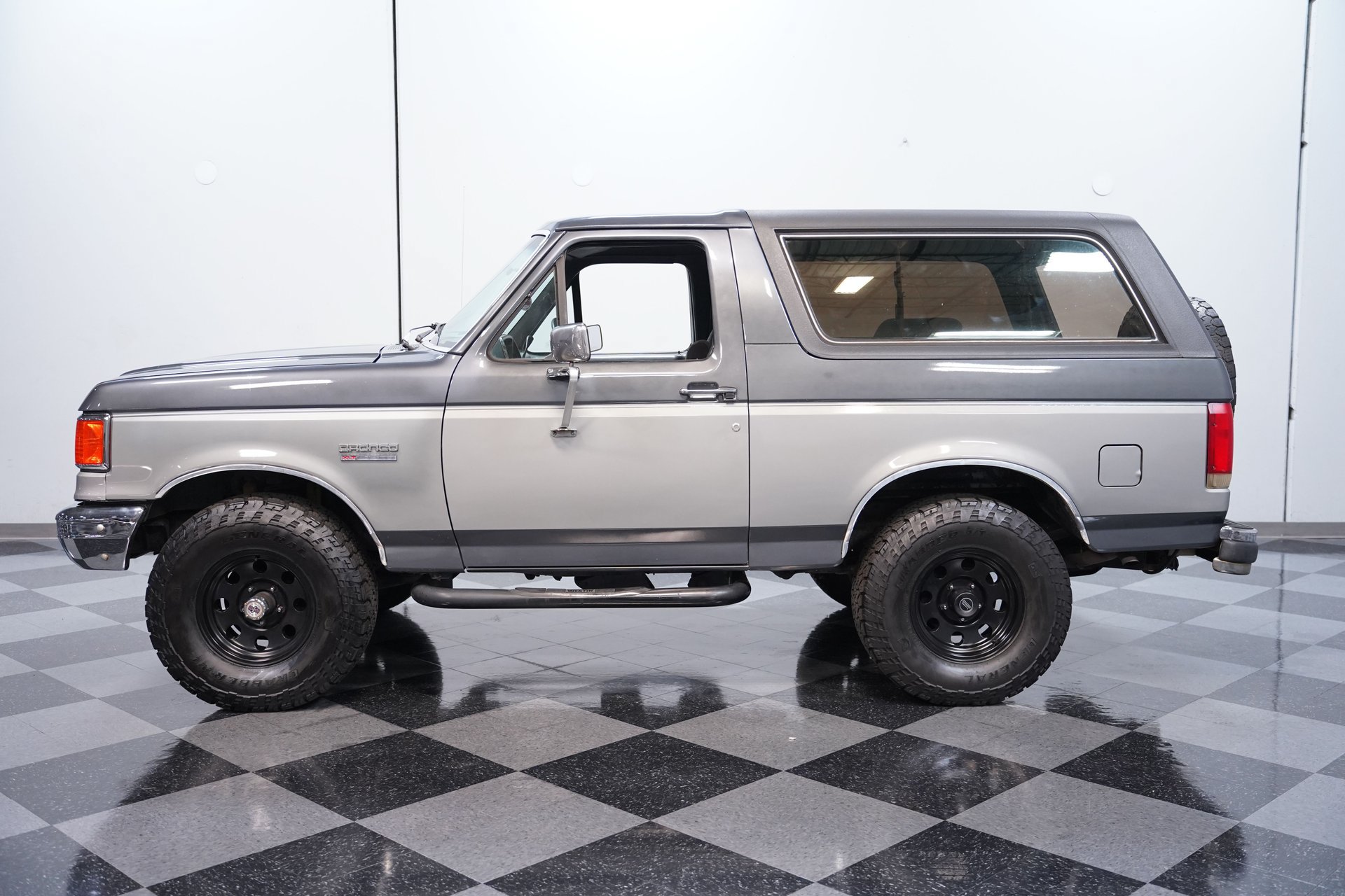 Used 1989 Ford Bronco AWD/4WD image 2