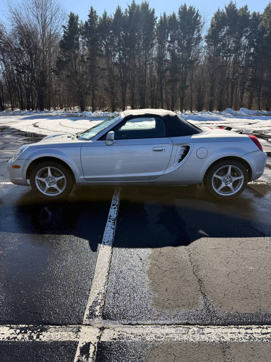 Used 2003 Toyota MR2 RWD image 4