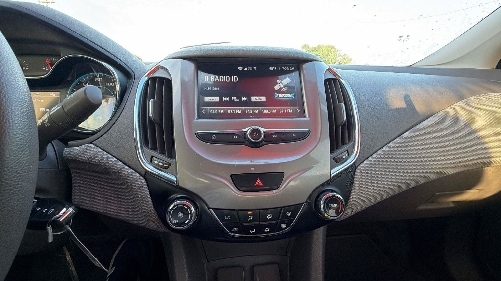 Used 2018 Chevrolet Cruze LT FWD image 31