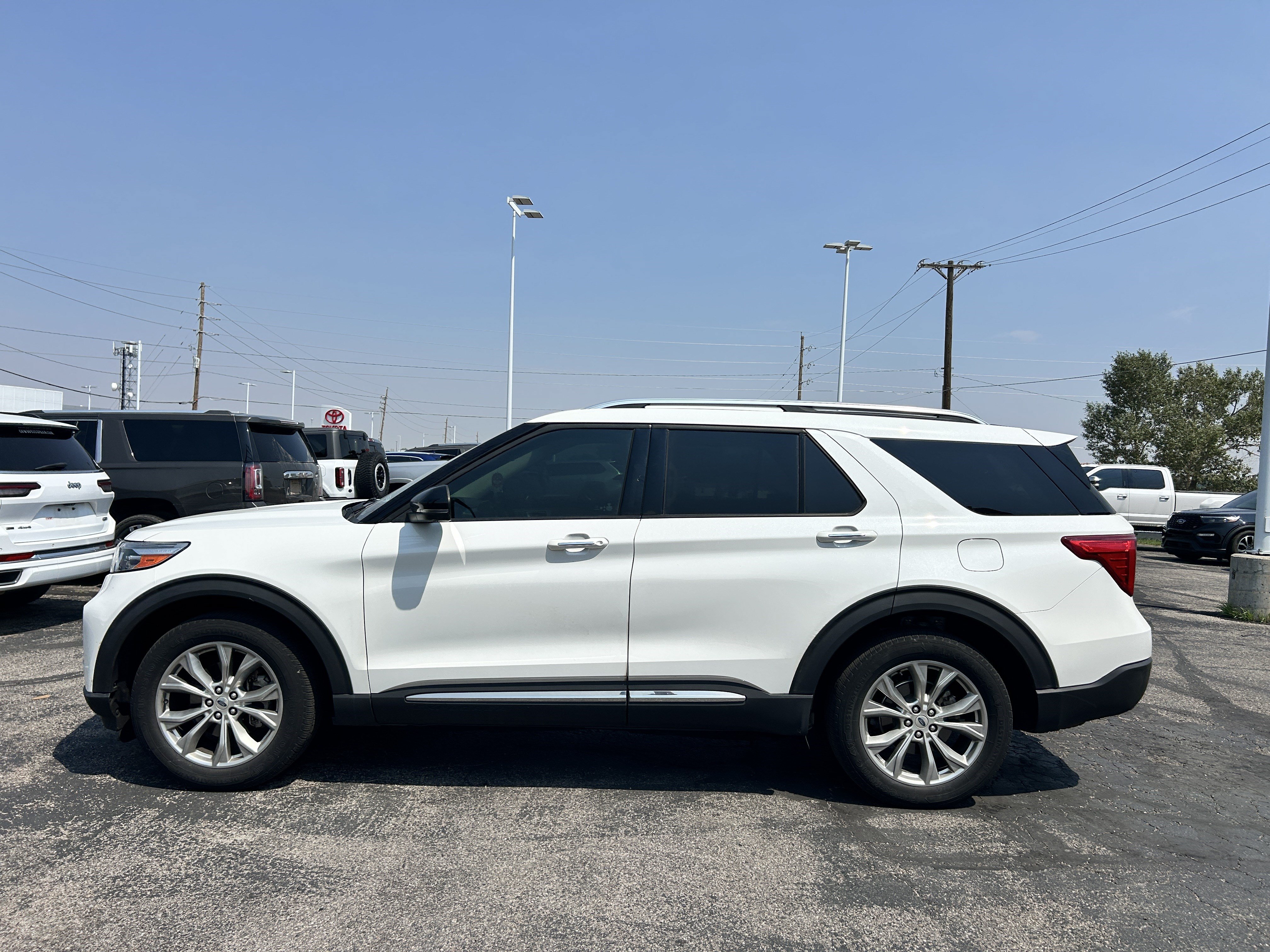 Used 2020 Ford Explorer Limited w/ Class III Trailer Tow Package AWD/4WD image 3