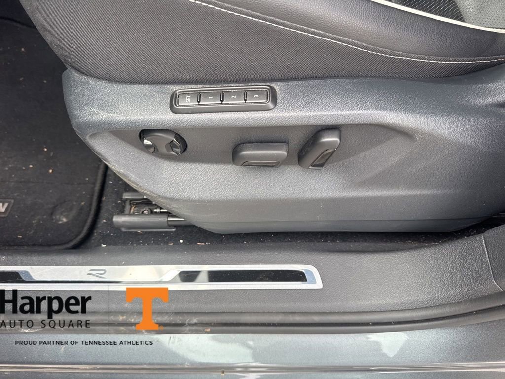 Used 2022 Volkswagen Tiguan SEL R-Line image 18