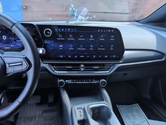 Used 2024 Chevrolet Equinox EV RS FWD image 18