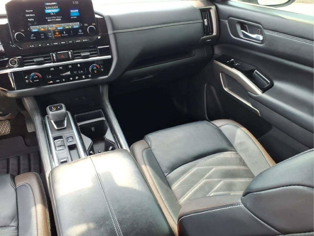 Used 2024 Nissan Pathfinder Platinum w/ Black Appearance Package FWD image 39