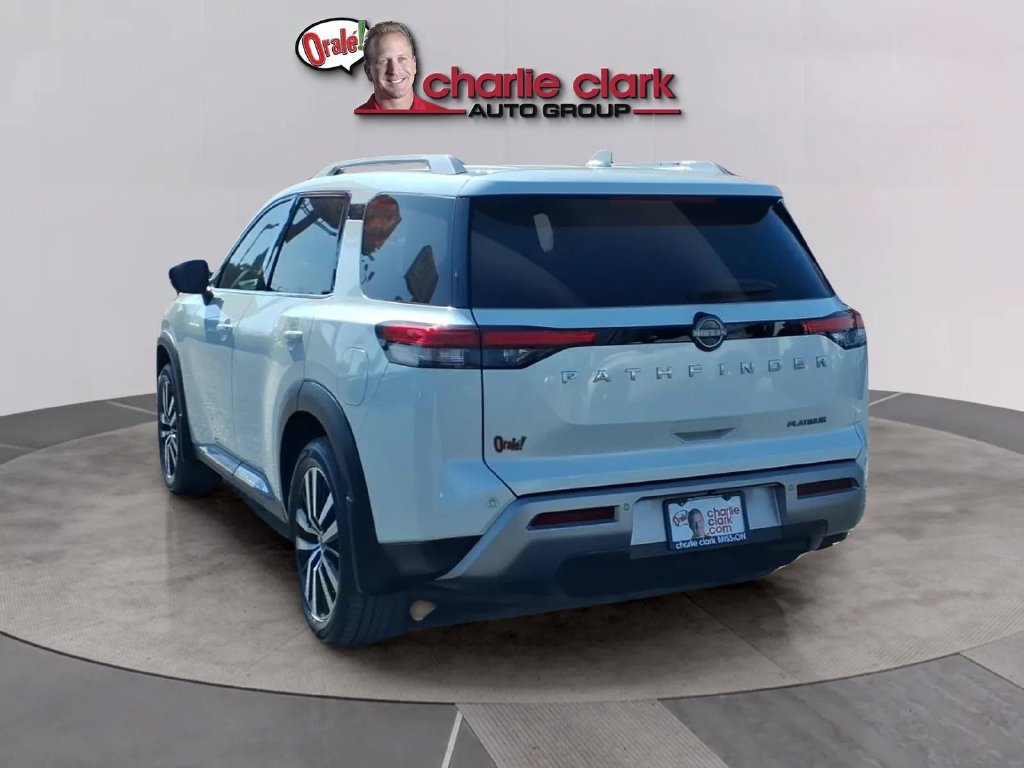 Used 2023 Nissan Pathfinder Platinum FWD image 3