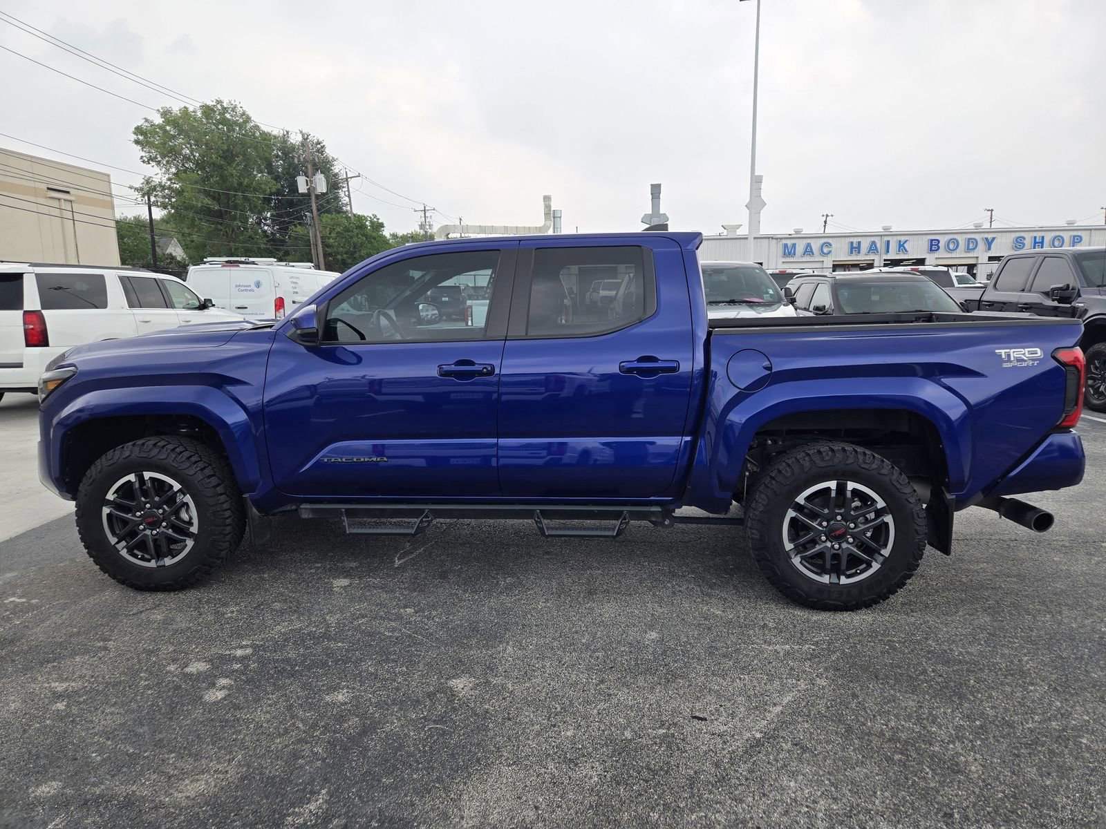 Used 2024 Toyota Tacoma TRD Sport AWD/4WD image 5