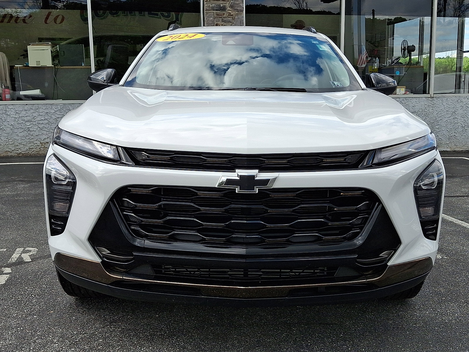 Used 2024 Chevrolet Trax ACTIV FWD image 2