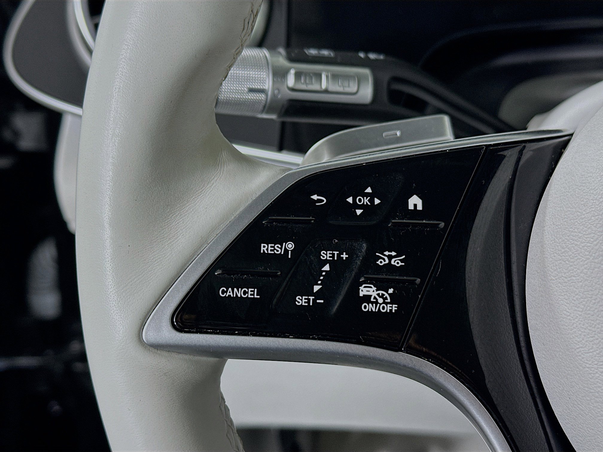 Used 2023 Mercedes-Benz EQS 580 4MATIC SUV image 16