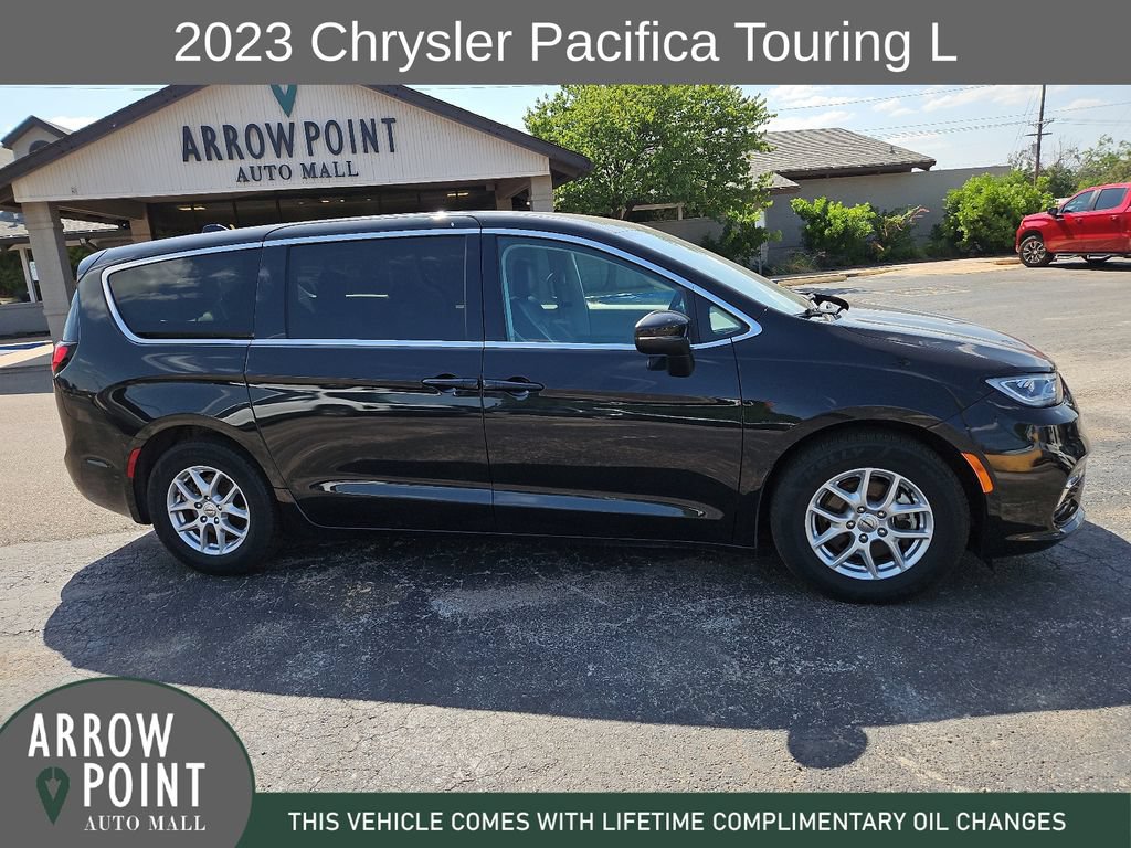 Used 2023 Chrysler Pacifica Touring-L FWD image 13