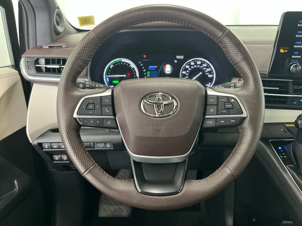 Used 2023 Toyota Sienna Platinum AWD/4WD image 6