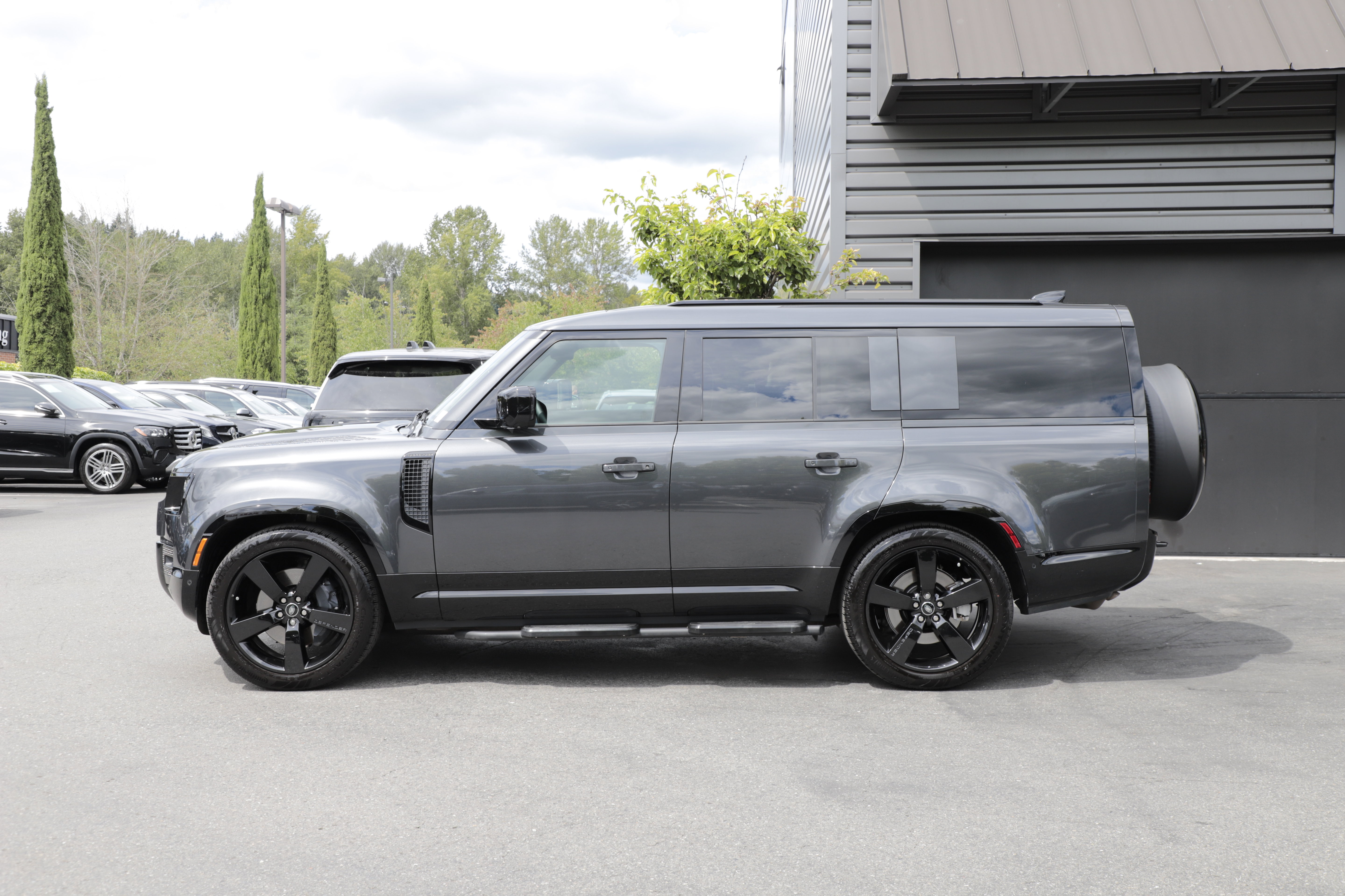 Certified 2025 Land Rover Defender 130 X-Dynamic SE AWD/4WD image 7