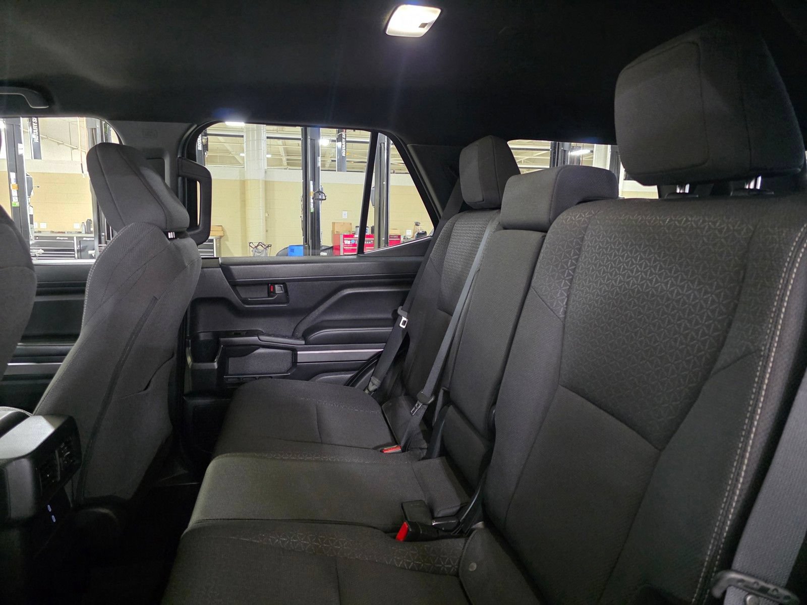 Used 2025 Toyota 4Runner SR5 AWD/4WD image 15