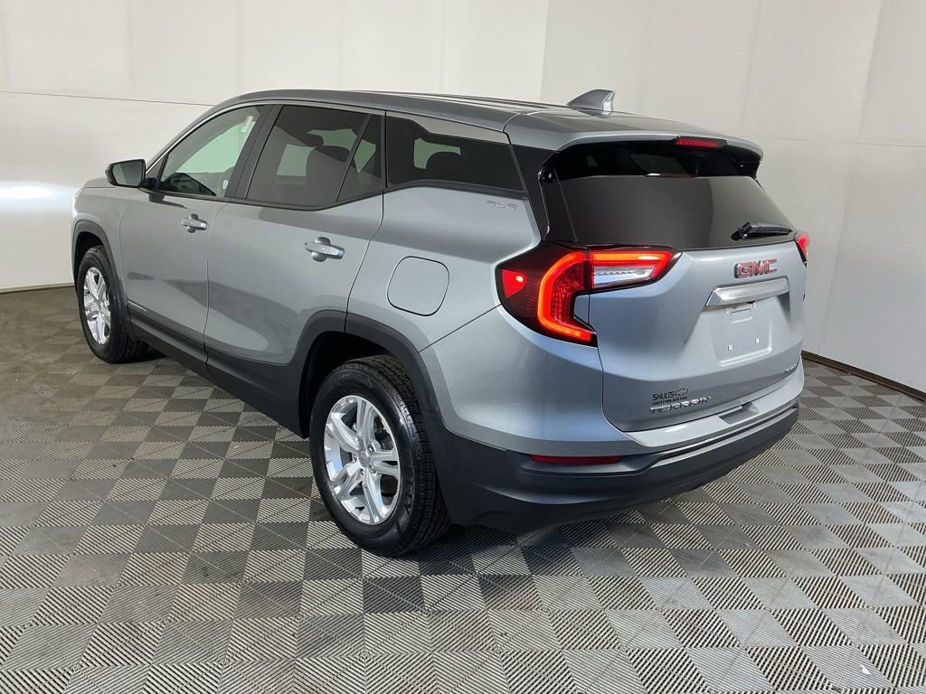 Used 2024 GMC Terrain SLE image 9