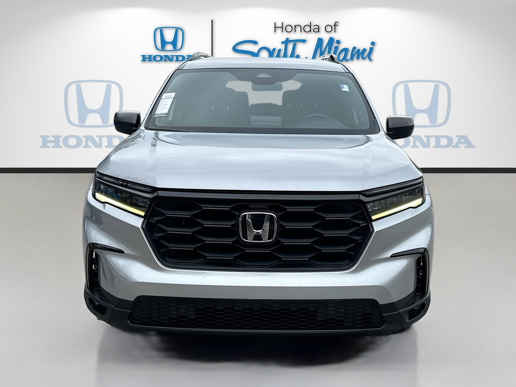 Used 2023 Honda Pilot Sport image 2