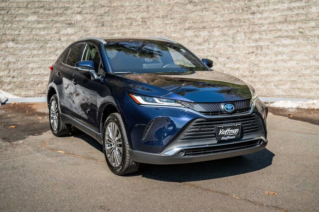 Certified 2022 Toyota Venza XLE image 2