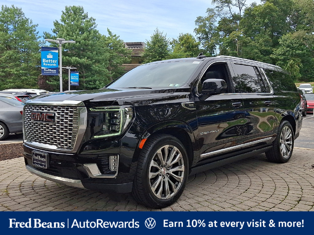 Used 2022 GMC Yukon XL Denali w/ Advanced Technology Package AWD/4WD image 3