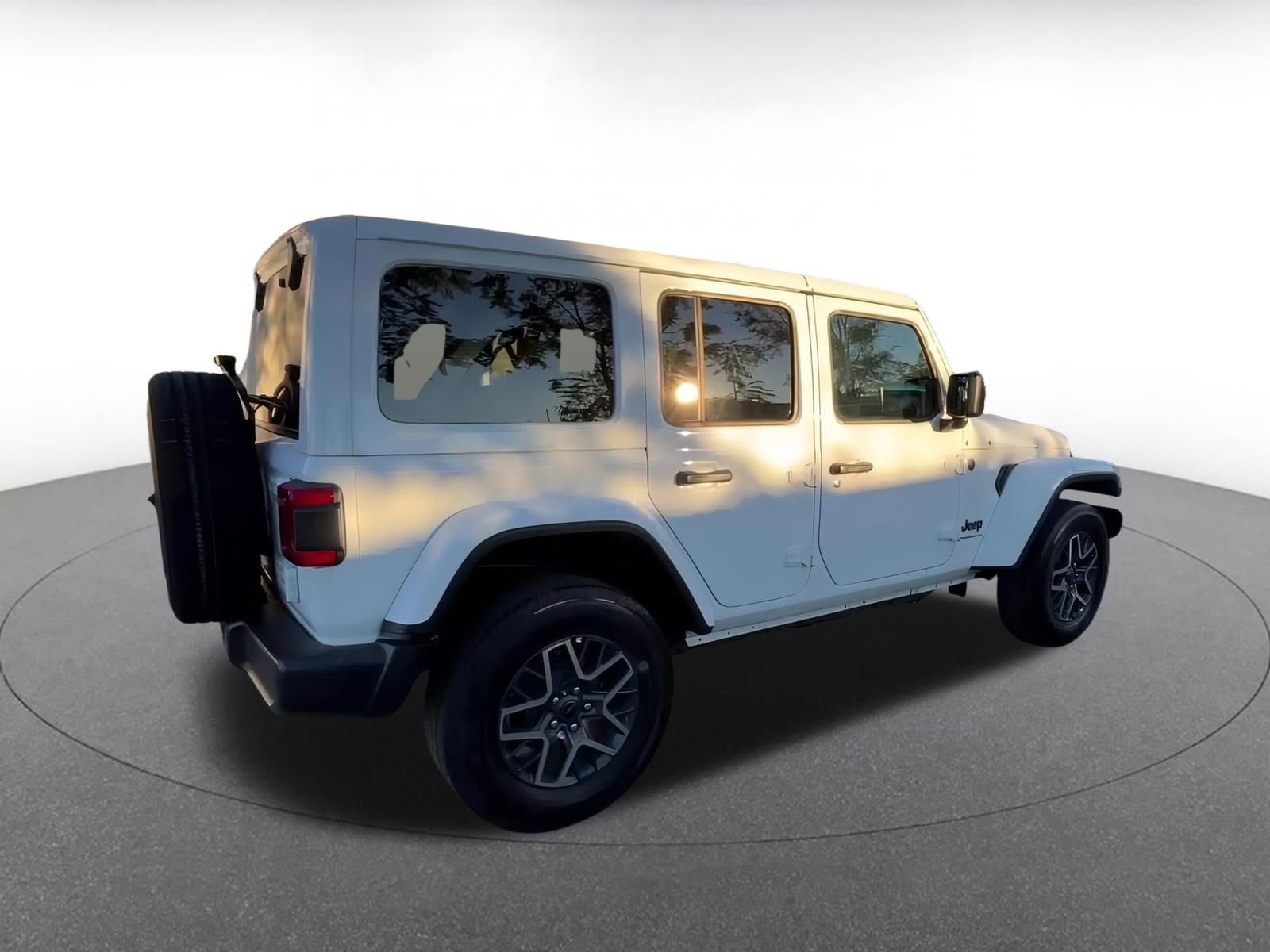 Used 2025 Jeep Wrangler Sahara image 15