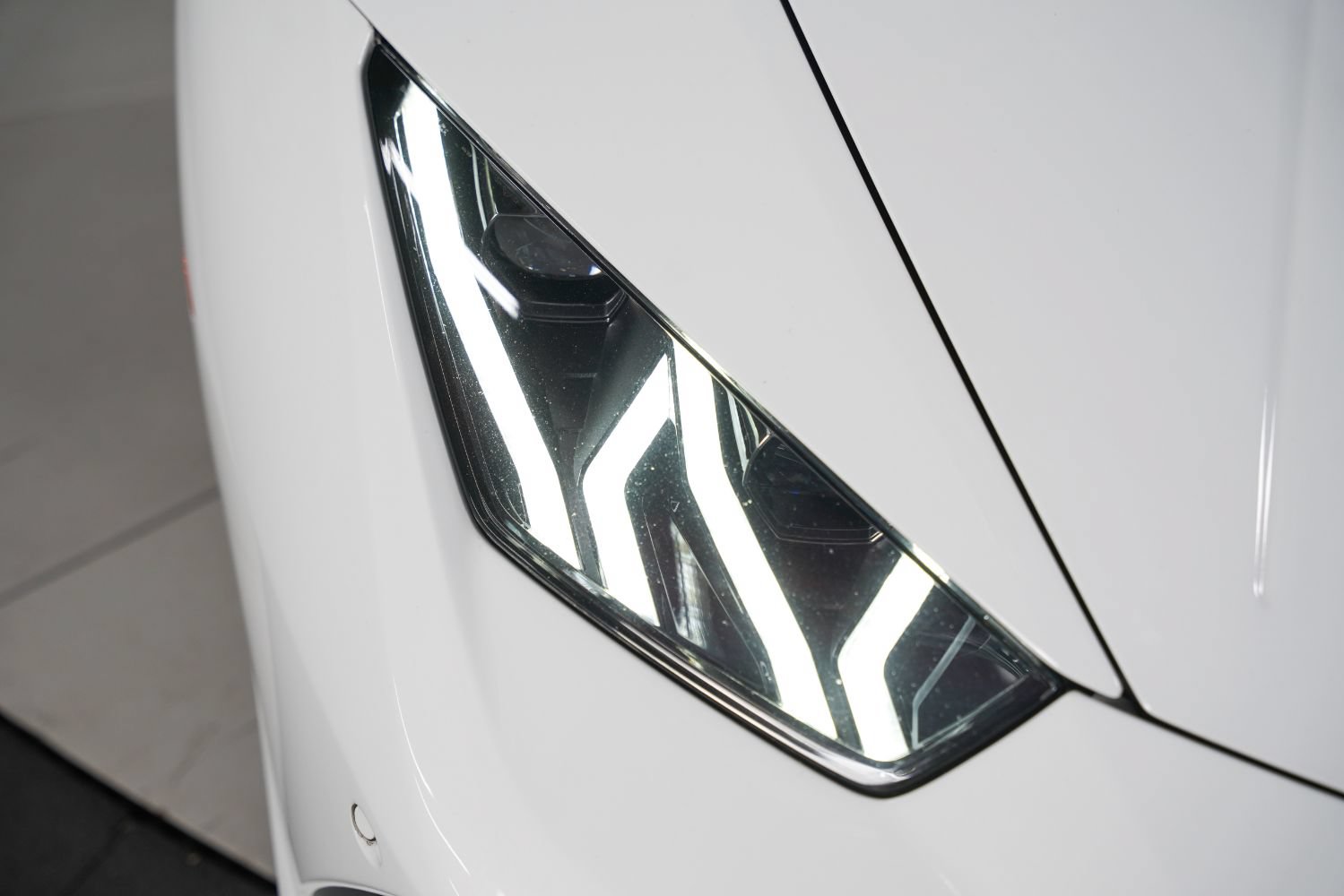 Used 2018 Lamborghini Huracan Performante AWD/4WD image 11